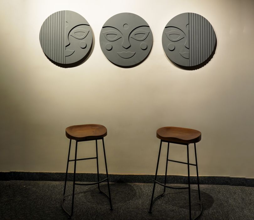 Stylish Round 3D Face Wall Hanging Decor Set