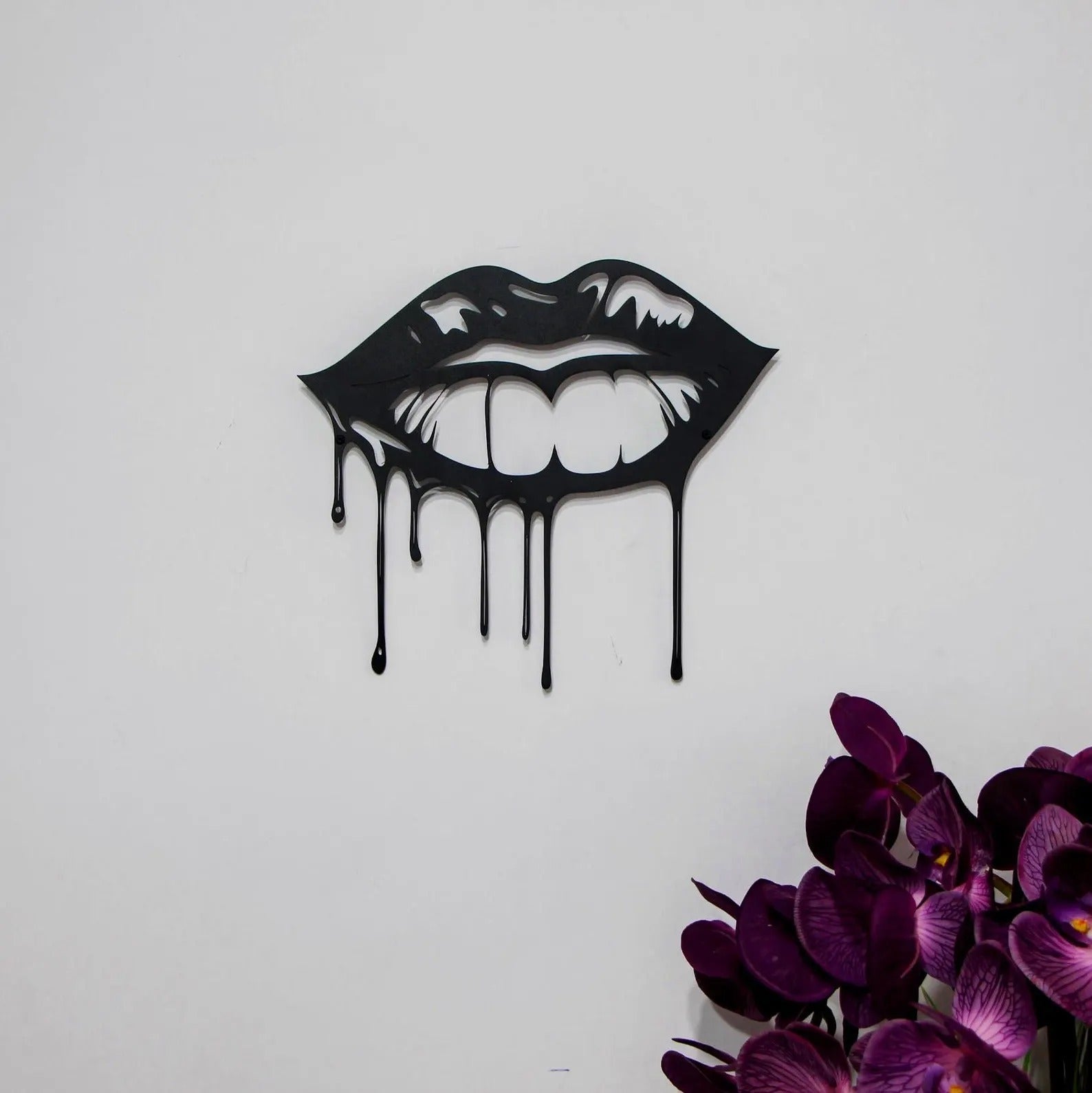 Dripping Lips Design Shade Metal Art Wall Decor